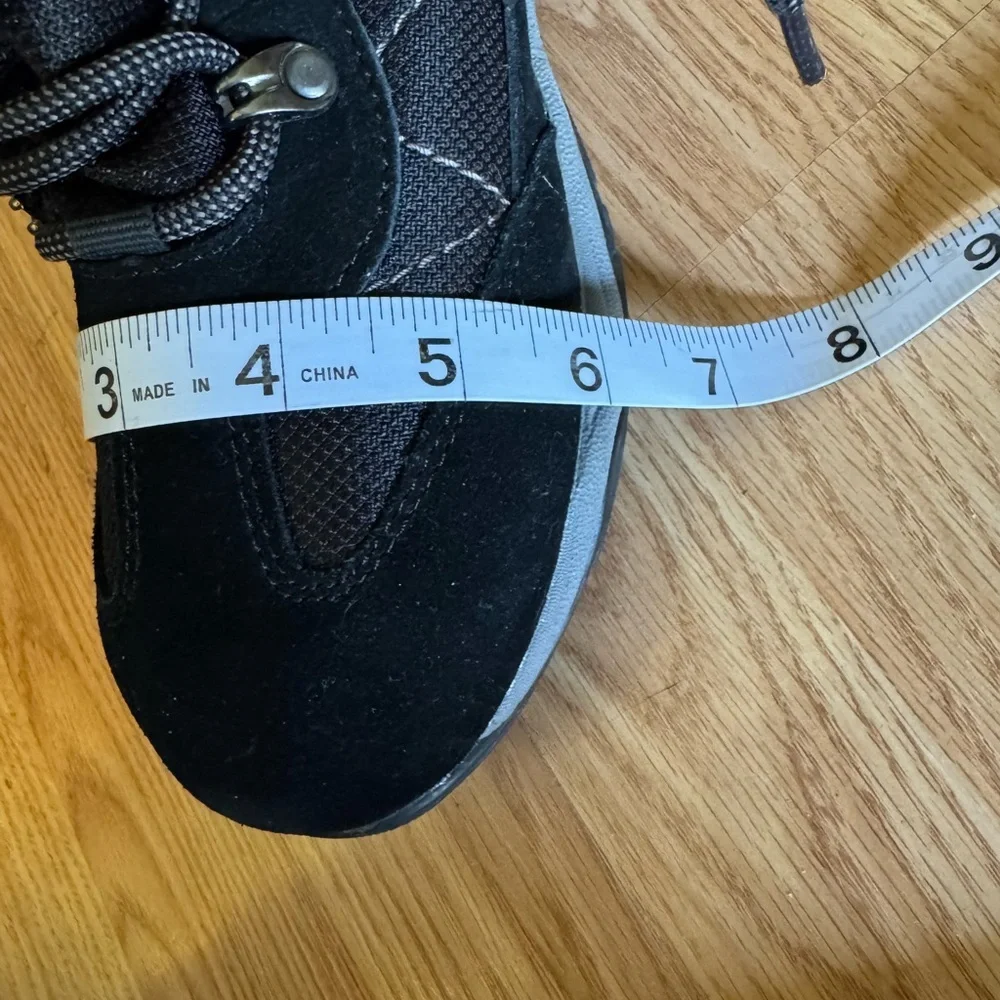 Khombu Black Snow Boots Size 10